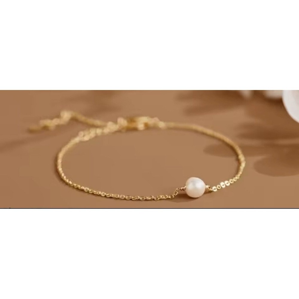 Single Freshwater‎ Pearl - 18k Finish Bracelet Minimalist Quiet Luxury Design